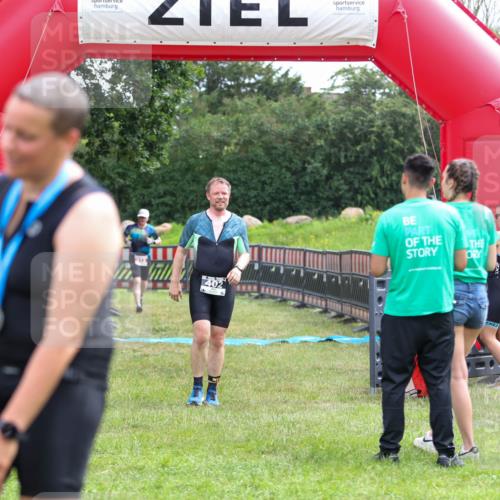 21.06.2026 - 29. Vierlanden-Triathlon Andreas Tolksdorf http://msf.ph/oto/9918351 21.06.2026 11:52:52 Ziel 213, 402 meine-sportfotos.de