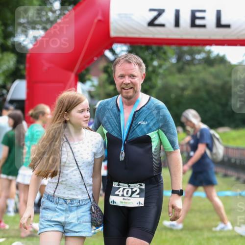 21.06.2026 - 29. Vierlanden-Triathlon Andreas Tolksdorf http://msf.ph/oto/9918364 21.06.2026 11:53:02 Ziel  meine-sportfotos.de