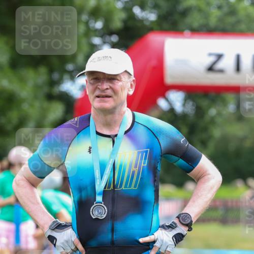 21.06.2026 - 29. Vierlanden-Triathlon Andreas Tolksdorf http://msf.ph/oto/9918370 21.06.2026 11:53:13 Ziel  meine-sportfotos.de