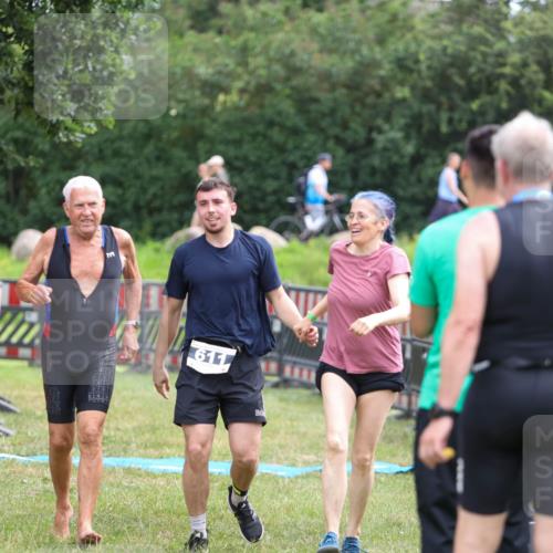 21.06.2026 - 29. Vierlanden-Triathlon Andreas Tolksdorf http://msf.ph/oto/9918390 21.06.2026 11:53:59 Ziel 611 meine-sportfotos.de
