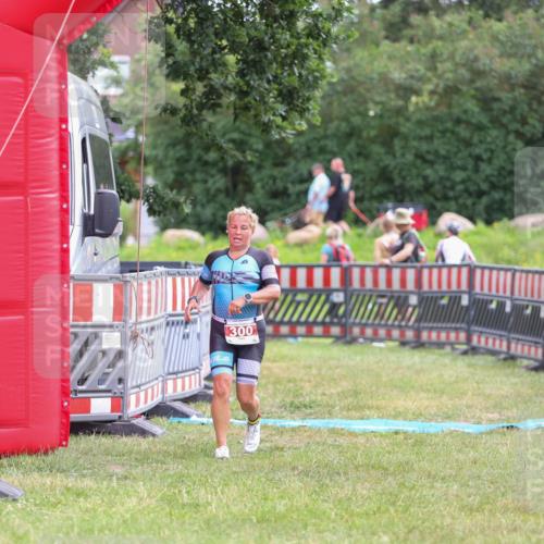 21.06.2026 - 29. Vierlanden-Triathlon Andreas Tolksdorf http://msf.ph/oto/9918432 21.06.2026 11:56:24 Ziel 300 meine-sportfotos.de