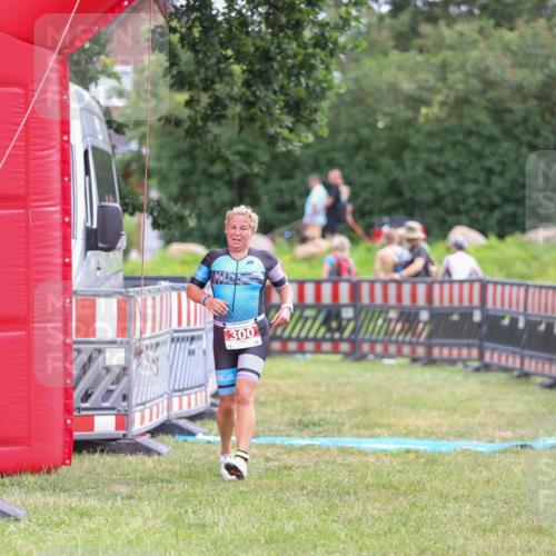 21.06.2026 - 29. Vierlanden-Triathlon Andreas Tolksdorf http://msf.ph/oto/9918437 21.06.2026 11:56:24 Ziel 300 meine-sportfotos.de