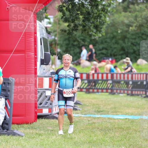 21.06.2026 - 29. Vierlanden-Triathlon Andreas Tolksdorf http://msf.ph/oto/9918443 21.06.2026 11:56:25 Ziel 300 meine-sportfotos.de