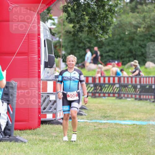 21.06.2026 - 29. Vierlanden-Triathlon Andreas Tolksdorf http://msf.ph/oto/9918445 21.06.2026 11:56:25 Ziel 300 meine-sportfotos.de