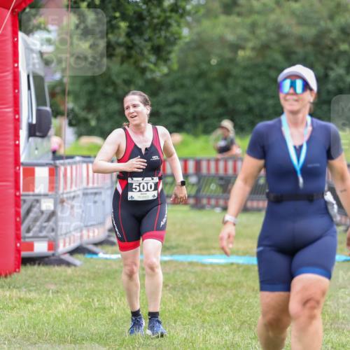 21.06.2026 - 29. Vierlanden-Triathlon Andreas Tolksdorf http://msf.ph/oto/9918473 21.06.2026 11:57:16 Ziel 298, 500 meine-sportfotos.de