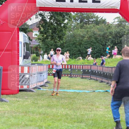 21.06.2026 - 29. Vierlanden-Triathlon Andreas Tolksdorf http://msf.ph/oto/9918527 21.06.2026 12:10:42 Ziel 47 meine-sportfotos.de