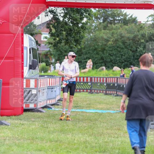 21.06.2026 - 29. Vierlanden-Triathlon Andreas Tolksdorf http://msf.ph/oto/9918531 21.06.2026 12:10:43 Ziel 30, 47 meine-sportfotos.de