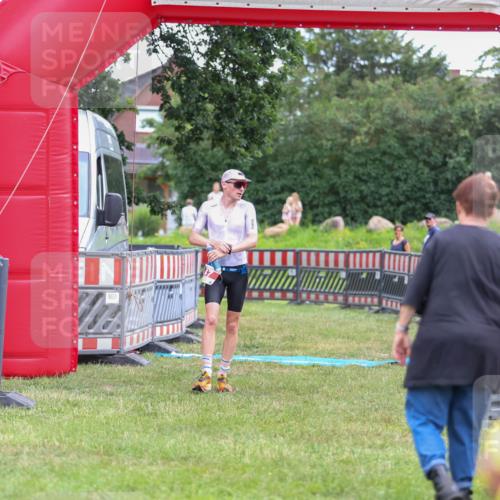 21.06.2026 - 29. Vierlanden-Triathlon Andreas Tolksdorf http://msf.ph/oto/9918532 21.06.2026 12:10:43 Ziel 30, 47 meine-sportfotos.de