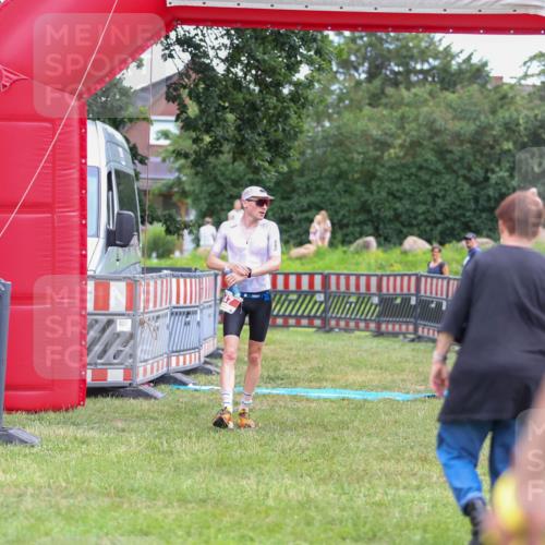 21.06.2026 - 29. Vierlanden-Triathlon Andreas Tolksdorf http://msf.ph/oto/9918533 21.06.2026 12:10:43 Ziel 30, 47 meine-sportfotos.de