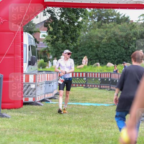 21.06.2026 - 29. Vierlanden-Triathlon Andreas Tolksdorf http://msf.ph/oto/9918534 21.06.2026 12:10:43 Ziel 30, 47 meine-sportfotos.de