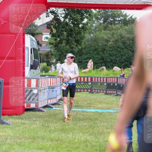 21.06.2026 - 29. Vierlanden-Triathlon Andreas Tolksdorf http://msf.ph/oto/9918536 21.06.2026 12:10:43 Ziel 30, 47 meine-sportfotos.de