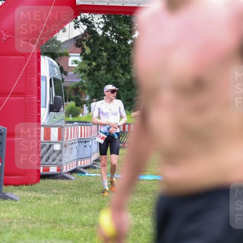 21.06.2026 - 29. Vierlanden-Triathlon Andreas Tolksdorf http://msf.ph/oto/9918539 21.06.2026 12:10:43 Ziel 30, 47 meine-sportfotos.de