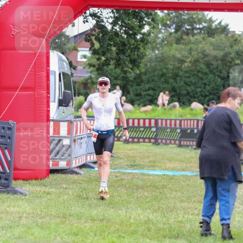 21.06.2026 - 29. Vierlanden-Triathlon Andreas Tolksdorf http://msf.ph/oto/9918541 21.06.2026 12:10:45 Ziel 30, 47 meine-sportfotos.de