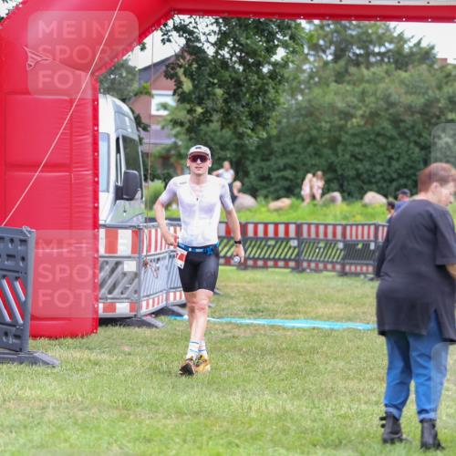 21.06.2026 - 29. Vierlanden-Triathlon Andreas Tolksdorf http://msf.ph/oto/9918542 21.06.2026 12:10:45 Ziel 30, 47 meine-sportfotos.de