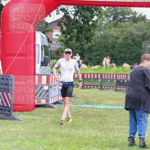 21.06.2026 - 29. Vierlanden-Triathlon Andreas Tolksdorf http://msf.ph/oto/9918544 21.06.2026 12:10:45 Ziel 30, 47 meine-sportfotos.de
