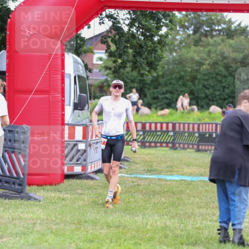 21.06.2026 - 29. Vierlanden-Triathlon Andreas Tolksdorf http://msf.ph/oto/9918547 21.06.2026 12:10:45 Ziel 30, 47 meine-sportfotos.de