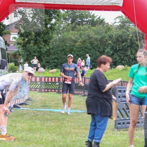 21.06.2026 - 29. Vierlanden-Triathlon Andreas Tolksdorf http://msf.ph/oto/9918548 21.06.2026 12:10:53 Ziel 30 meine-sportfotos.de