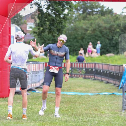 21.06.2026 - 29. Vierlanden-Triathlon Andreas Tolksdorf http://msf.ph/oto/9918561 21.06.2026 12:11:00 Ziel  meine-sportfotos.de