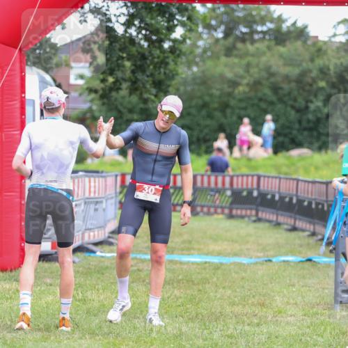 21.06.2026 - 29. Vierlanden-Triathlon Andreas Tolksdorf http://msf.ph/oto/9918562 21.06.2026 12:11:00 Ziel  meine-sportfotos.de
