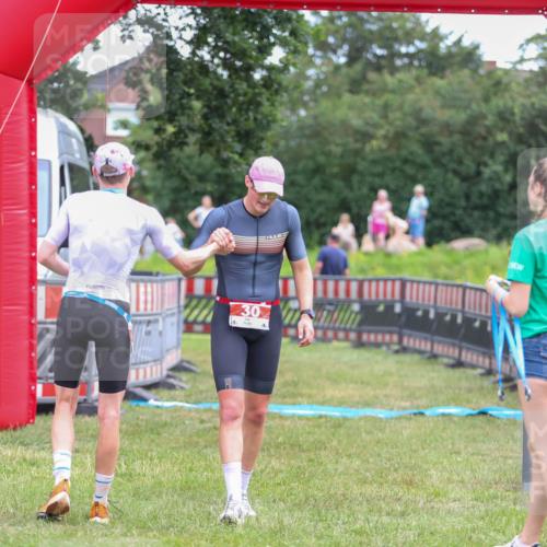 21.06.2026 - 29. Vierlanden-Triathlon Andreas Tolksdorf http://msf.ph/oto/9918568 21.06.2026 12:11:00 Ziel  meine-sportfotos.de