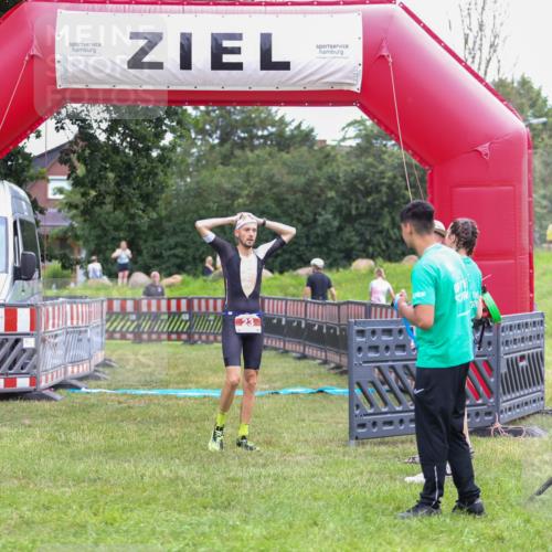 21.06.2026 - 29. Vierlanden-Triathlon Andreas Tolksdorf http://msf.ph/oto/9918569 21.06.2026 12:12:27 Ziel  meine-sportfotos.de