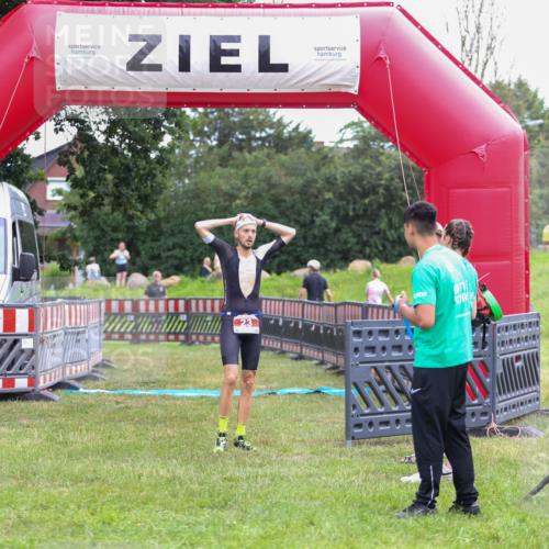 21.06.2026 - 29. Vierlanden-Triathlon Andreas Tolksdorf http://msf.ph/oto/9918571 21.06.2026 12:12:27 Ziel  meine-sportfotos.de