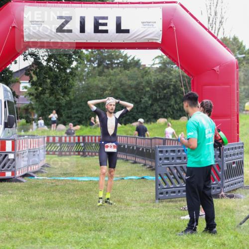 21.06.2026 - 29. Vierlanden-Triathlon Andreas Tolksdorf http://msf.ph/oto/9918572 21.06.2026 12:12:27 Ziel  meine-sportfotos.de
