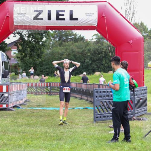 21.06.2026 - 29. Vierlanden-Triathlon Andreas Tolksdorf http://msf.ph/oto/9918573 21.06.2026 12:12:27 Ziel  meine-sportfotos.de