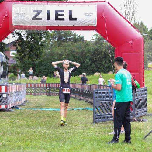 21.06.2026 - 29. Vierlanden-Triathlon Andreas Tolksdorf http://msf.ph/oto/9918576 21.06.2026 12:12:27 Ziel  meine-sportfotos.de
