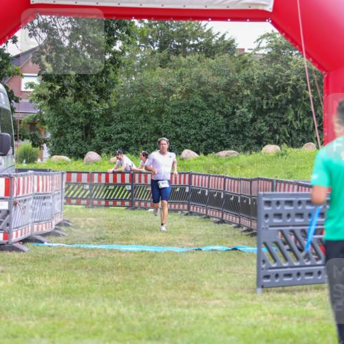 21.06.2026 - 29. Vierlanden-Triathlon Andreas Tolksdorf http://msf.ph/oto/9918591 21.06.2026 12:15:24 Ziel 822 meine-sportfotos.de