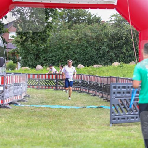 21.06.2026 - 29. Vierlanden-Triathlon Andreas Tolksdorf http://msf.ph/oto/9918592 21.06.2026 12:15:24 Ziel 822 meine-sportfotos.de