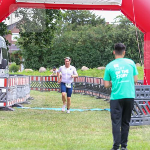 21.06.2026 - 29. Vierlanden-Triathlon Andreas Tolksdorf http://msf.ph/oto/9918599 21.06.2026 12:15:26 Ziel 822 meine-sportfotos.de
