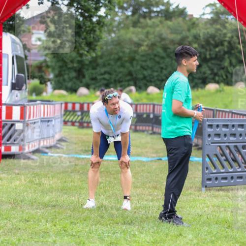 21.06.2026 - 29. Vierlanden-Triathlon Andreas Tolksdorf http://msf.ph/oto/9918607 21.06.2026 12:15:34 Ziel  meine-sportfotos.de