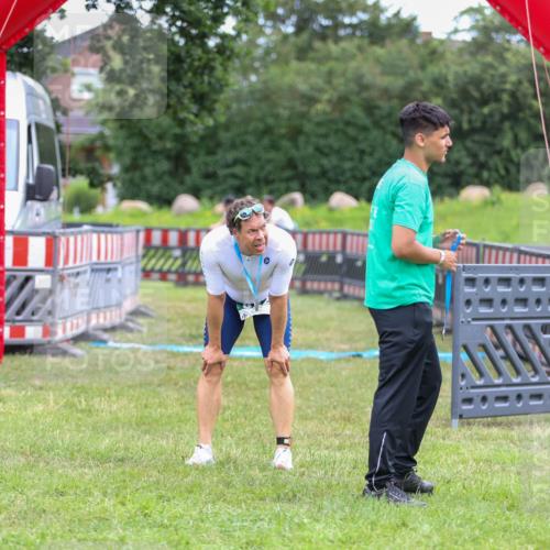 21.06.2026 - 29. Vierlanden-Triathlon Andreas Tolksdorf http://msf.ph/oto/9918609 21.06.2026 12:15:34 Ziel  meine-sportfotos.de