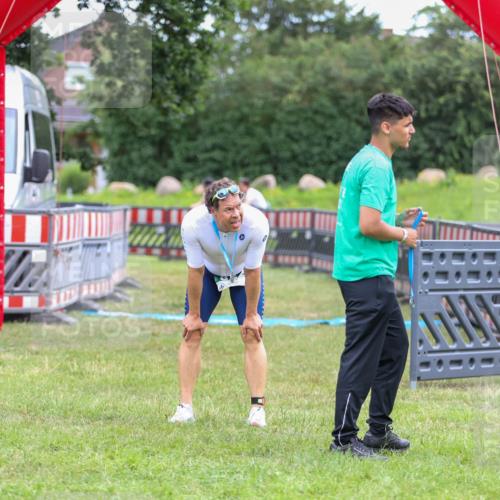 21.06.2026 - 29. Vierlanden-Triathlon Andreas Tolksdorf http://msf.ph/oto/9918610 21.06.2026 12:15:34 Ziel  meine-sportfotos.de