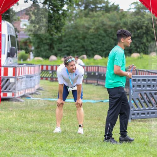 21.06.2026 - 29. Vierlanden-Triathlon Andreas Tolksdorf http://msf.ph/oto/9918611 21.06.2026 12:15:34 Ziel  meine-sportfotos.de