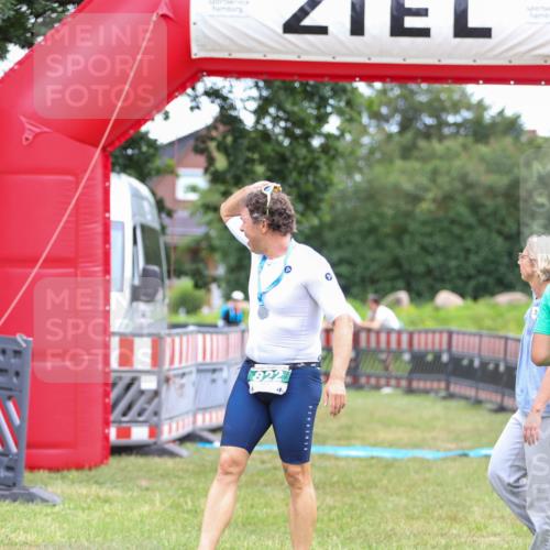 21.06.2026 - 29. Vierlanden-Triathlon Andreas Tolksdorf http://msf.ph/oto/9918615 21.06.2026 12:15:37 Ziel  meine-sportfotos.de