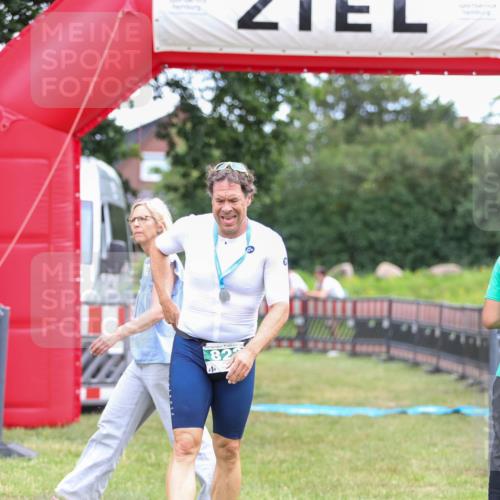 21.06.2026 - 29. Vierlanden-Triathlon Andreas Tolksdorf http://msf.ph/oto/9918616 21.06.2026 12:15:39 Ziel  meine-sportfotos.de