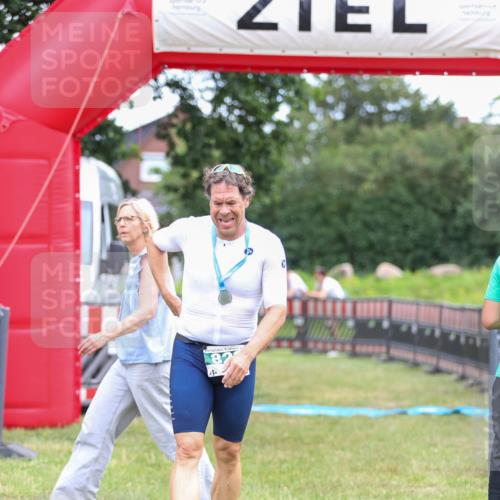 21.06.2026 - 29. Vierlanden-Triathlon Andreas Tolksdorf http://msf.ph/oto/9918617 21.06.2026 12:15:39 Ziel  meine-sportfotos.de