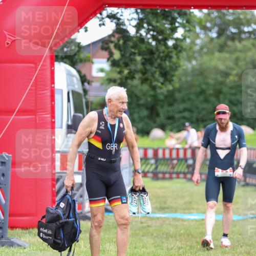 21.06.2026 - 29. Vierlanden-Triathlon Andreas Tolksdorf http://msf.ph/oto/9918628 21.06.2026 12:16:28 Ziel 111 meine-sportfotos.de