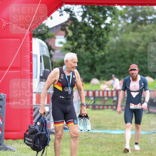 21.06.2026 - 29. Vierlanden-Triathlon Andreas Tolksdorf http://msf.ph/oto/9918629 21.06.2026 12:16:28 Ziel 111 meine-sportfotos.de