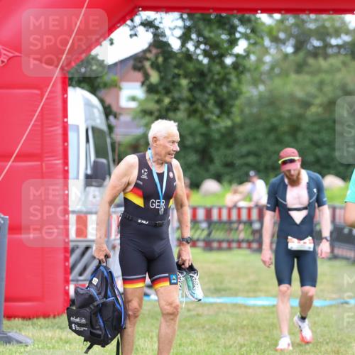 21.06.2026 - 29. Vierlanden-Triathlon Andreas Tolksdorf http://msf.ph/oto/9918633 21.06.2026 12:16:28 Ziel 111 meine-sportfotos.de