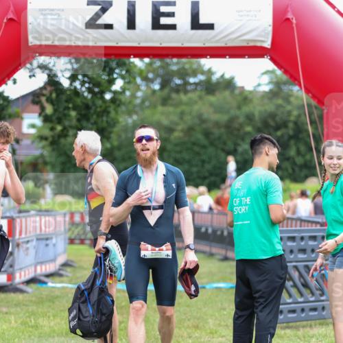 21.06.2026 - 29. Vierlanden-Triathlon Andreas Tolksdorf http://msf.ph/oto/9918634 21.06.2026 12:16:41 Ziel  meine-sportfotos.de