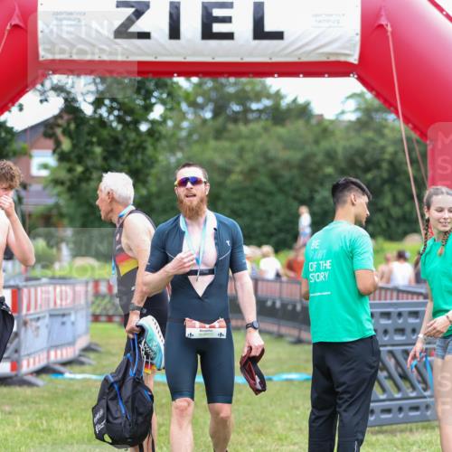 21.06.2026 - 29. Vierlanden-Triathlon Andreas Tolksdorf http://msf.ph/oto/9918635 21.06.2026 12:16:41 Ziel  meine-sportfotos.de