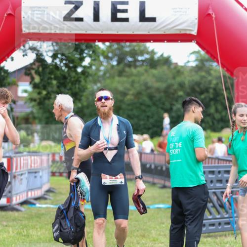 21.06.2026 - 29. Vierlanden-Triathlon Andreas Tolksdorf http://msf.ph/oto/9918636 21.06.2026 12:16:41 Ziel  meine-sportfotos.de