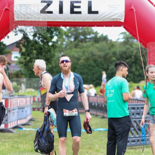 21.06.2026 - 29. Vierlanden-Triathlon Andreas Tolksdorf http://msf.ph/oto/9918637 21.06.2026 12:16:41 Ziel  meine-sportfotos.de