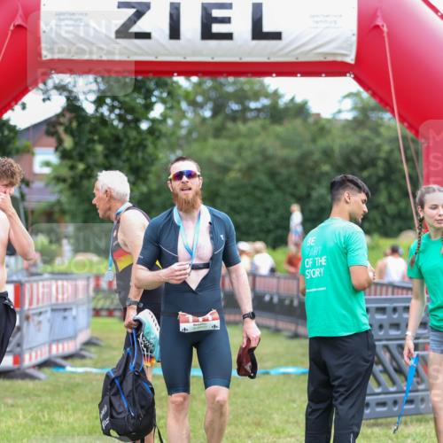 21.06.2026 - 29. Vierlanden-Triathlon Andreas Tolksdorf http://msf.ph/oto/9918638 21.06.2026 12:16:41 Ziel  meine-sportfotos.de