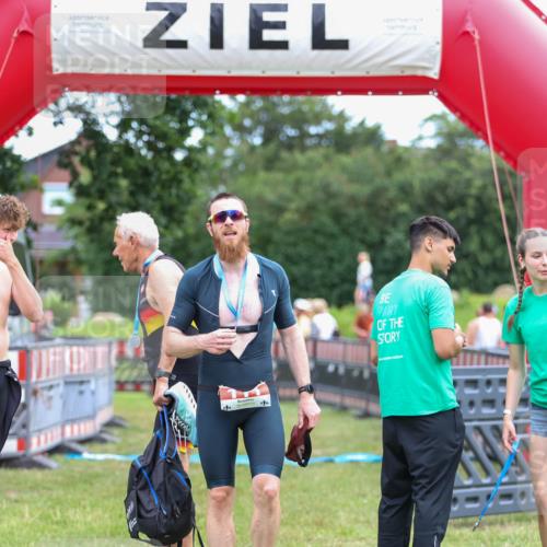 21.06.2026 - 29. Vierlanden-Triathlon Andreas Tolksdorf http://msf.ph/oto/9918639 21.06.2026 12:16:41 Ziel  meine-sportfotos.de