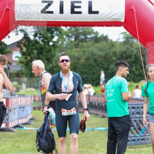 21.06.2026 - 29. Vierlanden-Triathlon Andreas Tolksdorf http://msf.ph/oto/9918640 21.06.2026 12:16:41 Ziel  meine-sportfotos.de