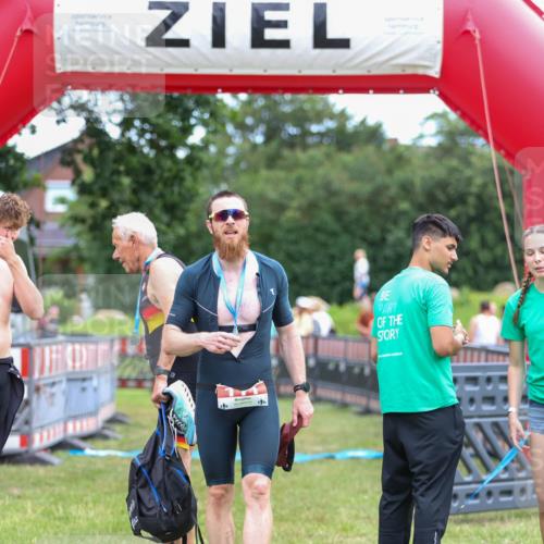 21.06.2026 - 29. Vierlanden-Triathlon Andreas Tolksdorf http://msf.ph/oto/9918641 21.06.2026 12:16:41 Ziel  meine-sportfotos.de